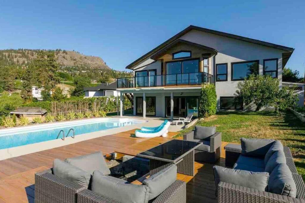 Luxurious 5 Bedroom House With Pool & Sauna West Kelowna Exterior foto