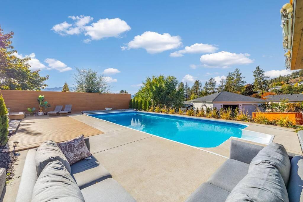 Luxurious 5 Bedroom House With Pool & Sauna West Kelowna Exterior foto